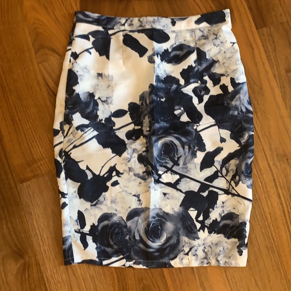 Skirt set - Picture 3 of 3